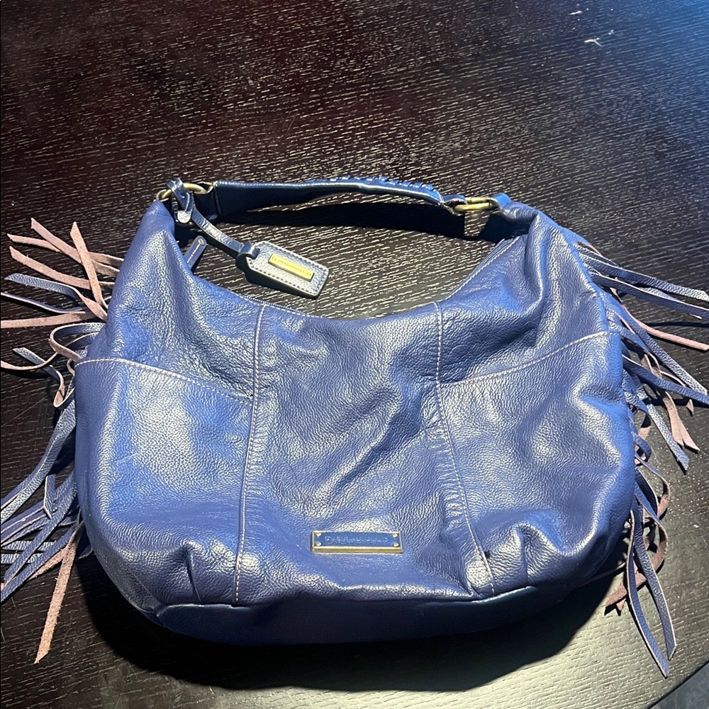 Tignanello 100% leather hobo style bag. Good used condition.
